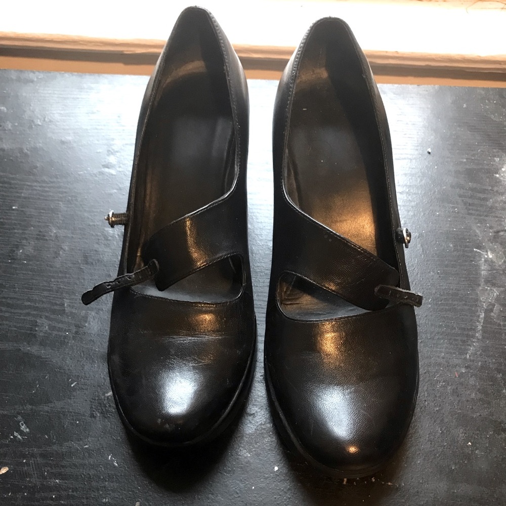 Black leather Dansko pumps size 10.5